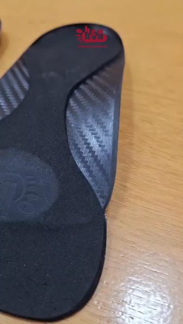 Cuando elegís nuestras plantillas, elegís un tratamiento completo.
Porque acompañar tu recuperación es parte del proceso, te entregamos nuestro Kit de Tratamiento, diseñado para cuidar cada paso:

🦶 Calzador – Para ponerte el calzado sin forzar el pie.
🌿 Talco pédico – Mantiene tus pies secos y saludables.
🔄 Roll Feet – Ideal para masajes, relajación y activar la circulación.
❄️ Compresa fría – Para desinflamar y aliviar molestias.

Un kit pensado para mejorar tu bienestar desde el primer día.
Te esperamos en la ortopedia para comenzar tu tratamiento con todo lo que necesitás.